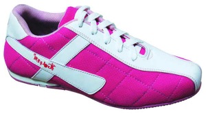 Sepatu olahraga wanita merek Nevada dengan warna dasar pink